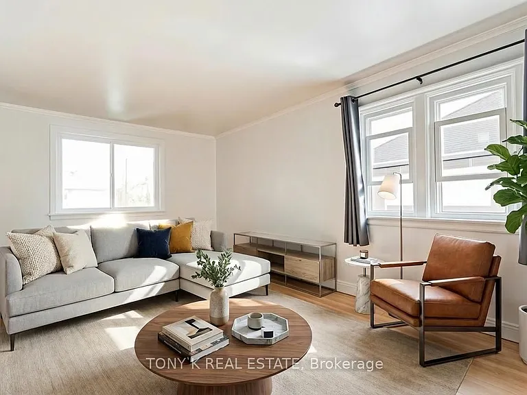 654 Grierson St — Photo 2