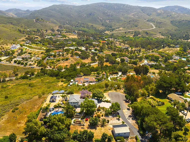 20063 Elfin Forest Ln — Photo 47