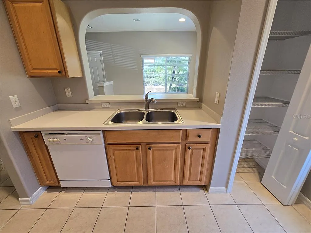 3 bed, 2.5 bath, 1500 sqft, $1,800 — Photo 4