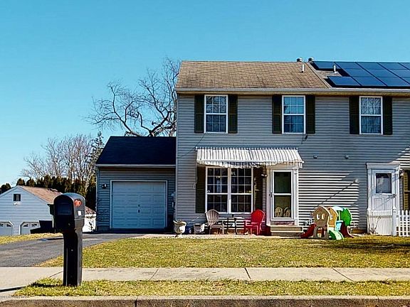 2nd image of 320 Carbon St