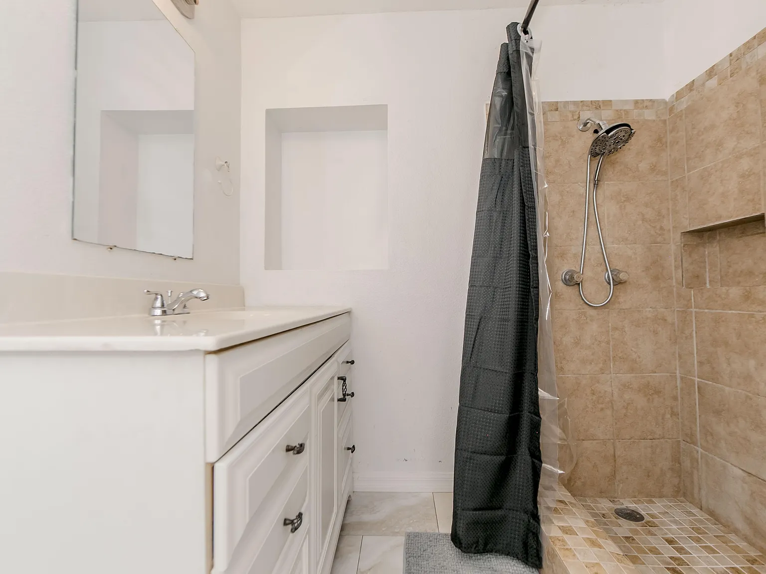 4 bed, 2.0 bath, 1500 sqft, $905 — Photo 4