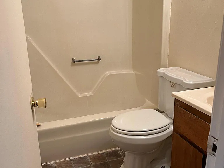 2437 Parkview Ave — Photo 9