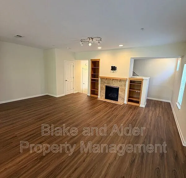 10805 NE Red Wing Way #202 — Photo 10