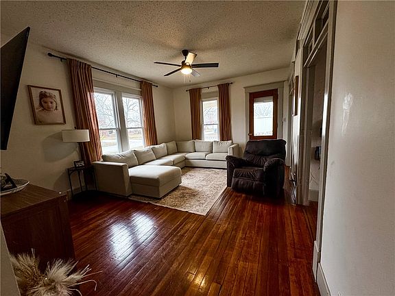 4th image of 601 SW 2nd St