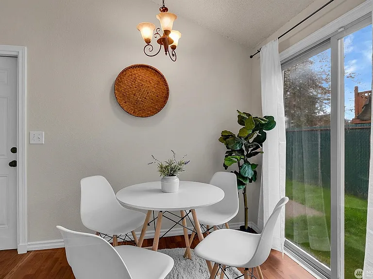 8901 Emerson Pl — Photo 8