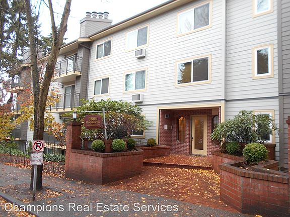 2nd image of 9800 Roosevelt Way NE APT 21