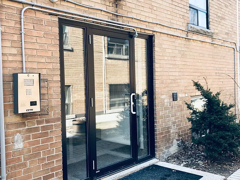 2901 Saint Clair Ave E — Photo 9