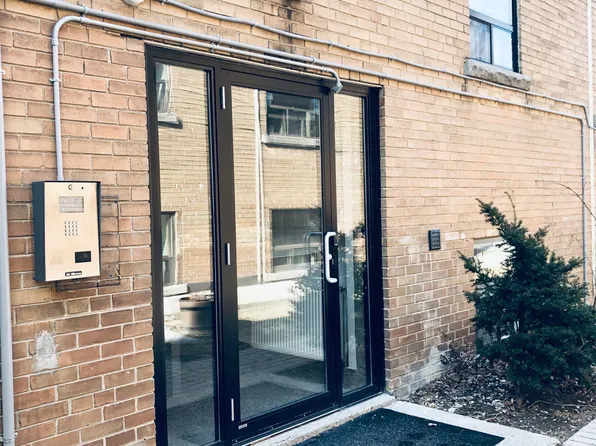 2901 St Clair Avenue East