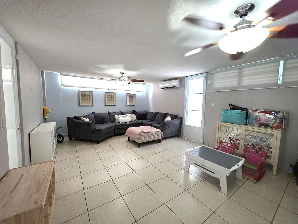 4 bed, 2.5 bath, 3500 sqft, $4,250 — Photo 4