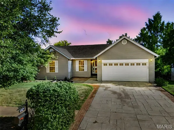 1362 Hunters Hollow Ct, Eureka, MO 63025