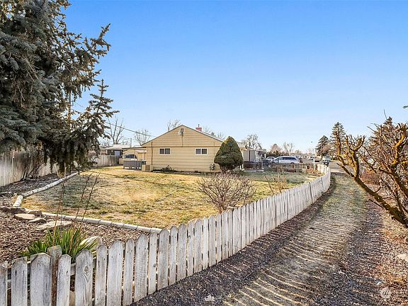 3rd image of 615 S Ironwood