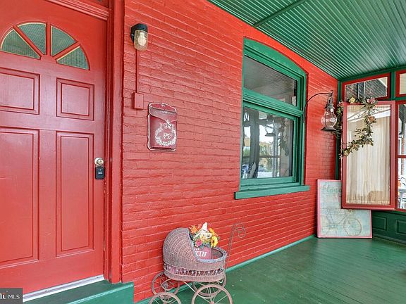 5th image of 49 E Washington St