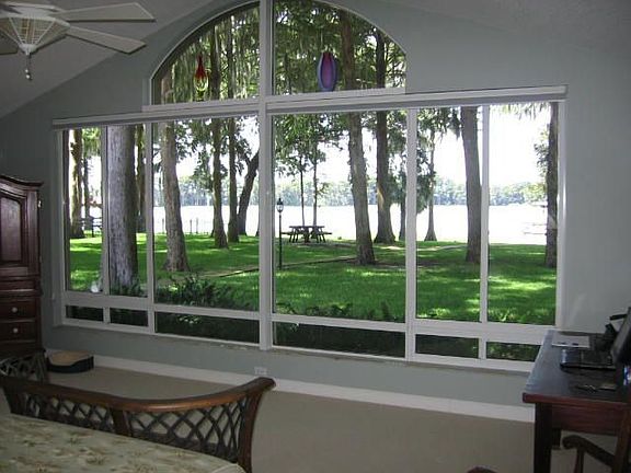 Mstr Bedroom-lake view