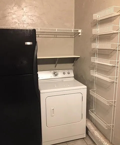 1407 Lindale Ave — Photo 17