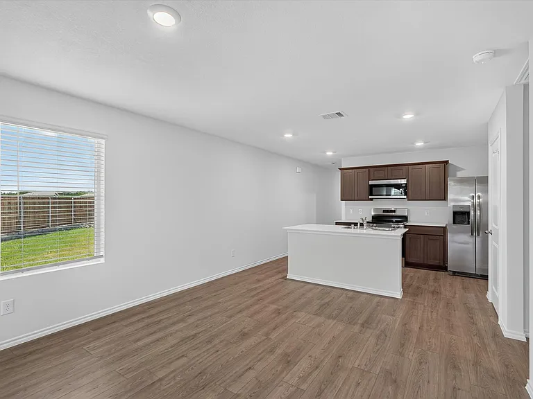 1128 Northfield Dr — Photo 5