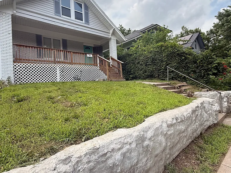 3718 Wayne Ave — Photo 2