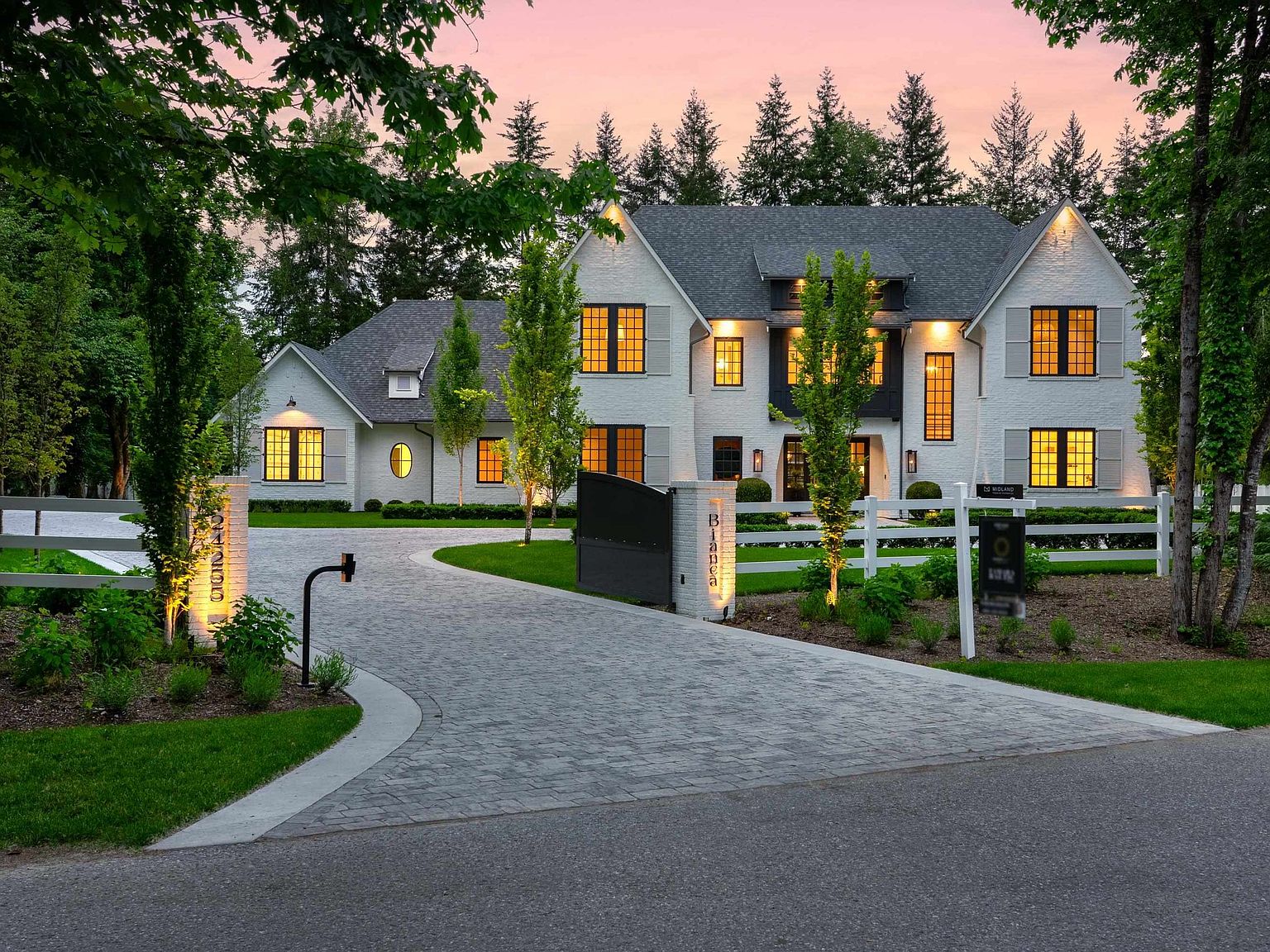 24255 54th Ave, Langley, BC V2Z 2N4 | MLS #R2996960 | Zillow