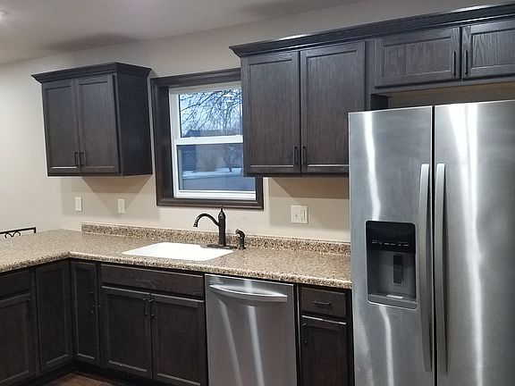 3rd image of 410 W Cedar St