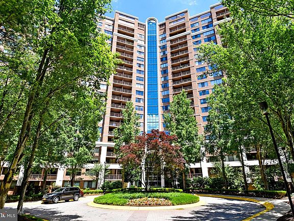 2nd image of 10101 Grosvenor Pl APT 1214