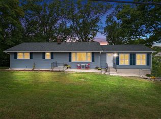 903 Dingledine Rd, Saint Charles, MO 63304