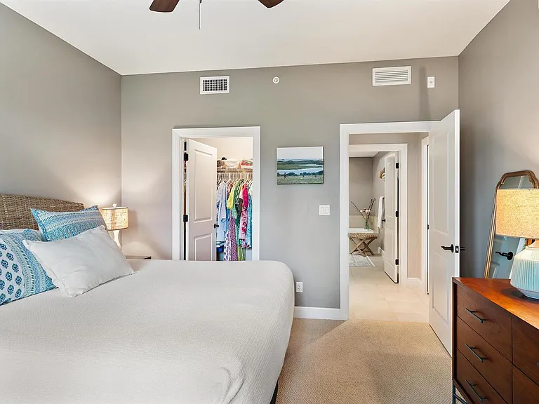 814 Bay Colony Dr S — Photo 12