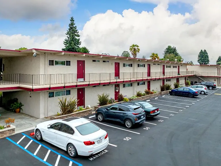 Plum Street Garden Apartments 501 Plum St Capitola, CA 95010 — Photo 18