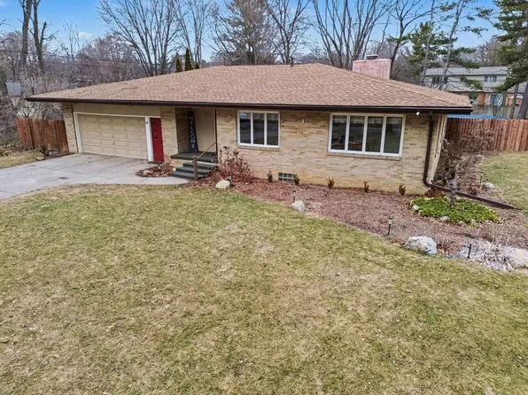2210 Norwood Dr, Midland, MI 48640