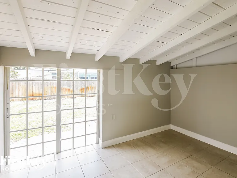 7171 SW 10th Ct — Photo 6