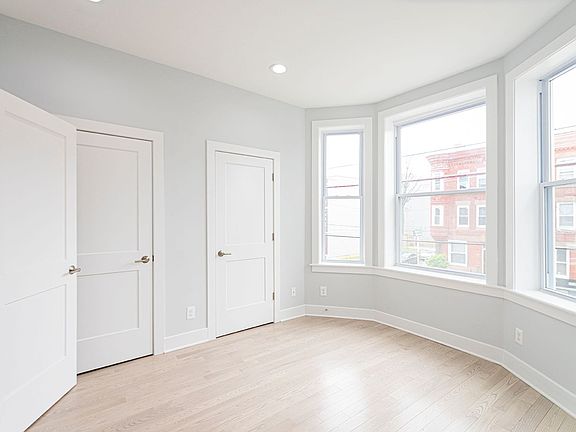 4th image of 2808 W Oxford St Floor 2
