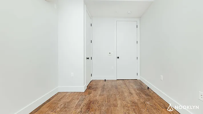 Rented by Nooklyn NYC LLC | media 102