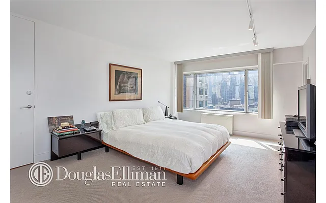 Sold by Douglas Elliman | media 22