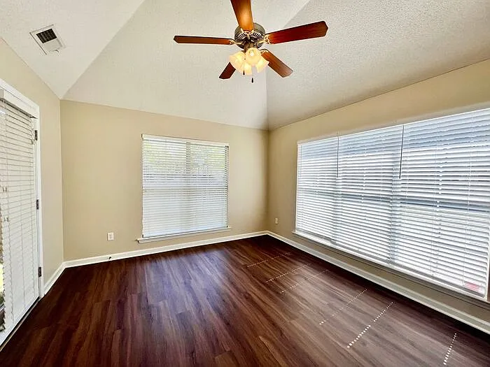2 bed, 2.0 bath, 1426 sqft, $1,650 — Photo 4