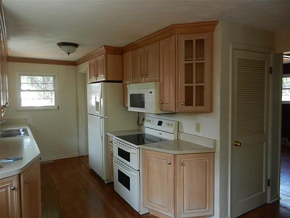 2nd image of 1129 Sharon Ave