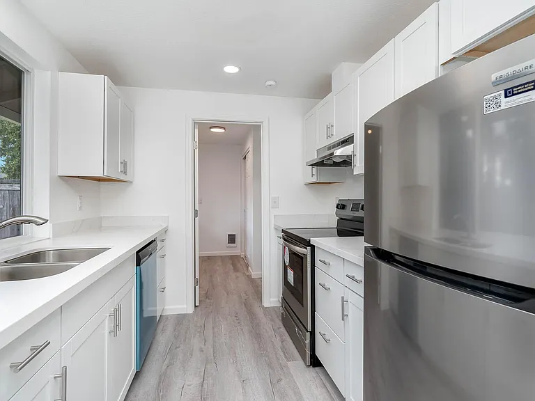 2854 SE Calaveras St — Photo 10