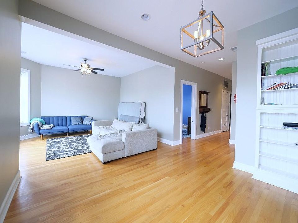 1st image of 4536 N Greenview Ave #3S