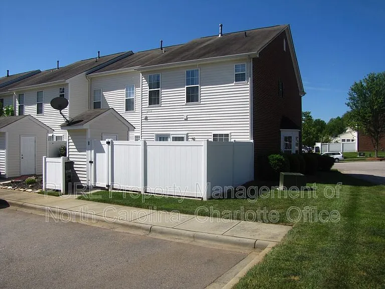 18040 Delmas Dr — Photo 33