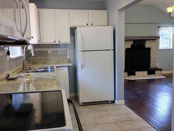3rd image of 2698 Jean St