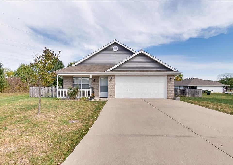 1st image of 101 SW Blue Branch Cir
