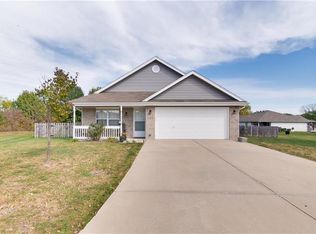 101 SW Blue Branch Cir, Grain Valley, MO 64029