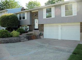 917 Beechmeadow Ln, Cincinnati, OH 45238