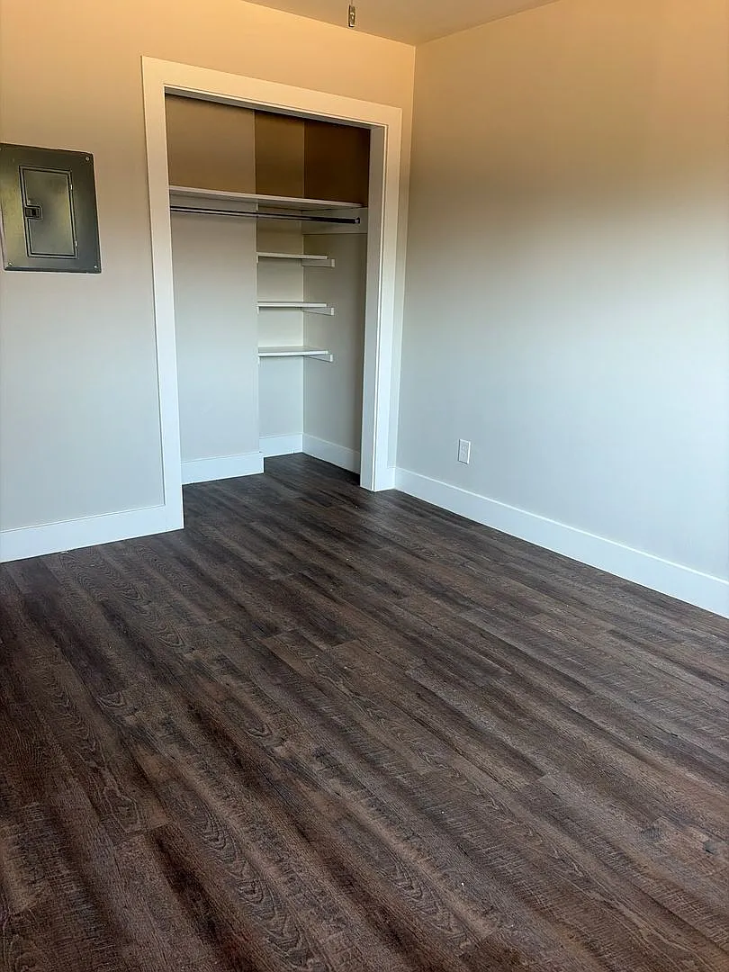 Charleston Apartments — Photo 2