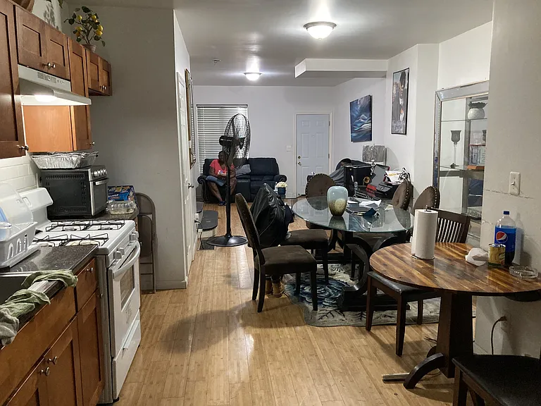 1551 N Allison St — Photo 3