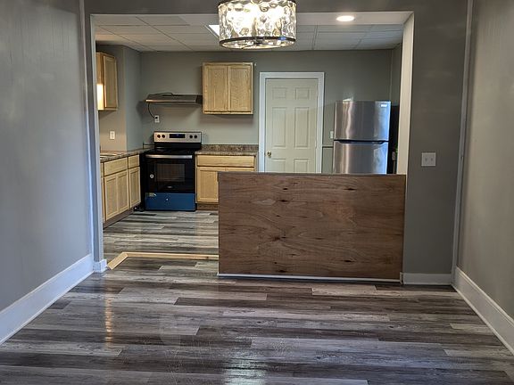 4th image of 72 Floral Ave #1