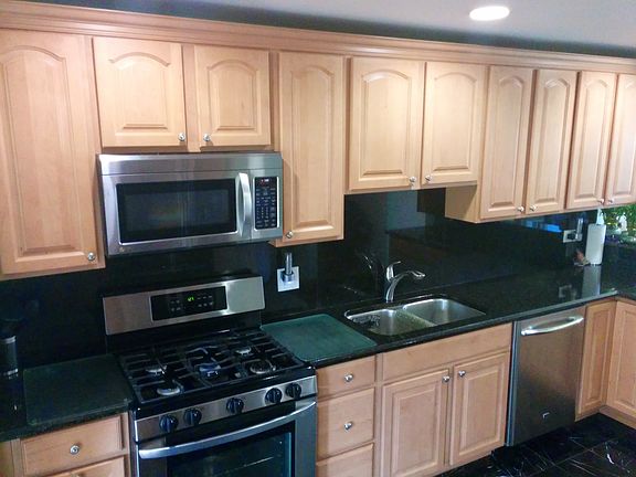 4th image of 665 Bryn Mawr Ave