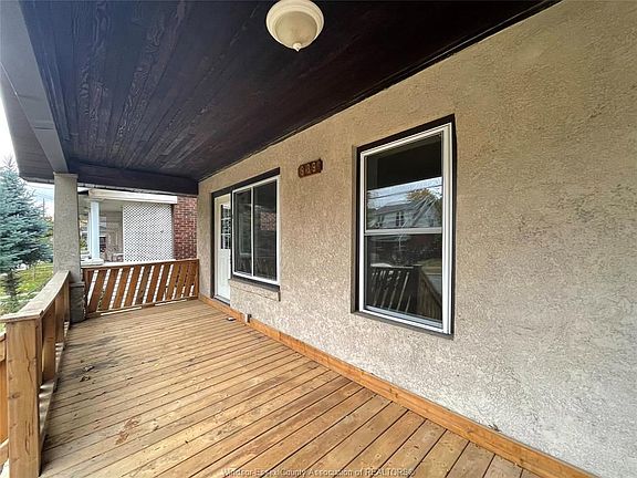 3rd image of 939 Elm Ave