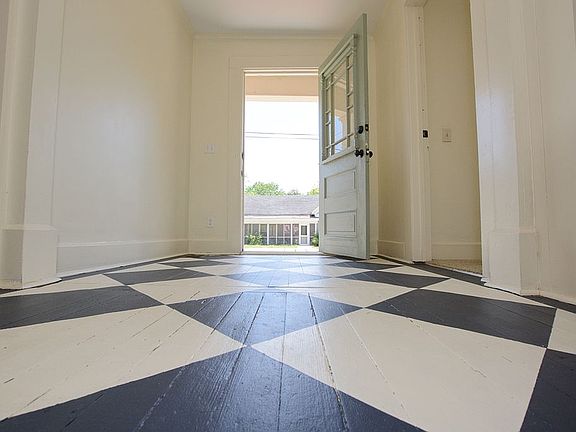 2nd image of 119 Clifton Ter