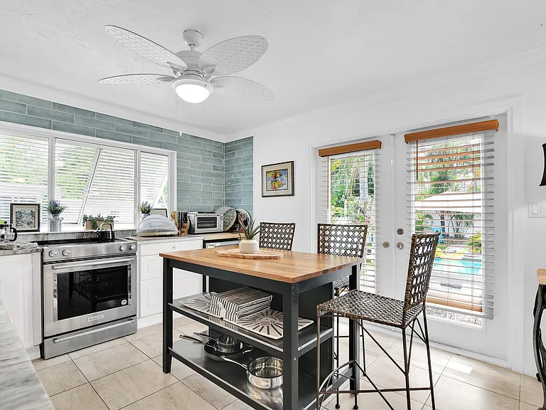 3218 Palm Dr — Photo 10