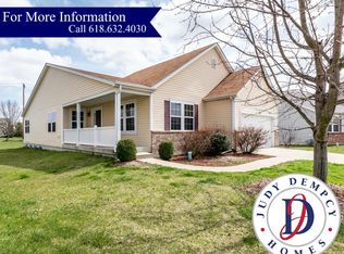 3845 Winward Way Dr, Swansea, IL 62226