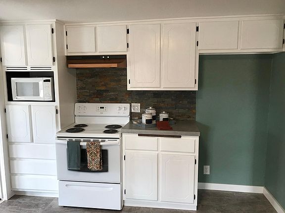 5th image of 901 NE 9th St