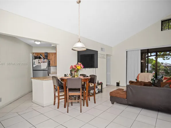 213 Lake Pointe Dr APT 203, Fort Lauderdale, FL 33309